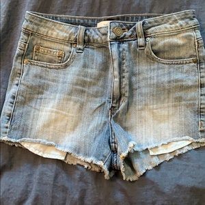 Aritzia Tulula Light Blue Denim Shorts Size 26